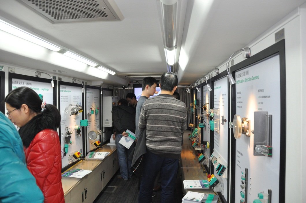 倍加福携多款传感器探访米兰网中国公司-3.jpg